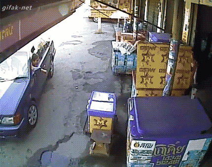 Centiken múlt az élete 1 Centiken múlt az élete 1