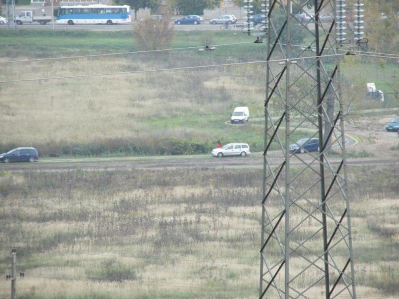 Pár autós kisajátította a bringautat Egerben 1 Pár autós kisajátította a bringautat Egerben 1