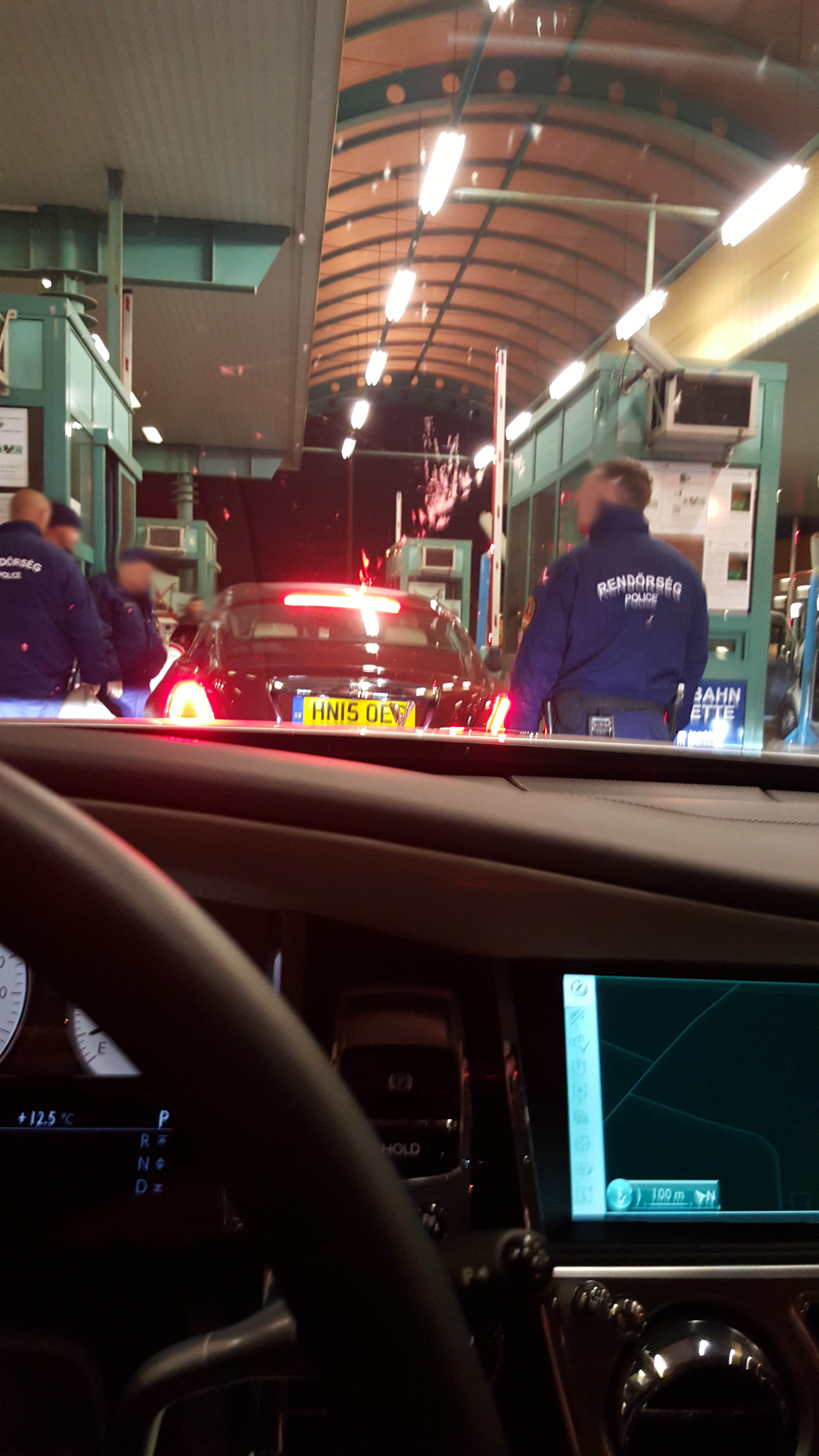 Így nem jutottunk át Szerbiába a Rollsokkal 9