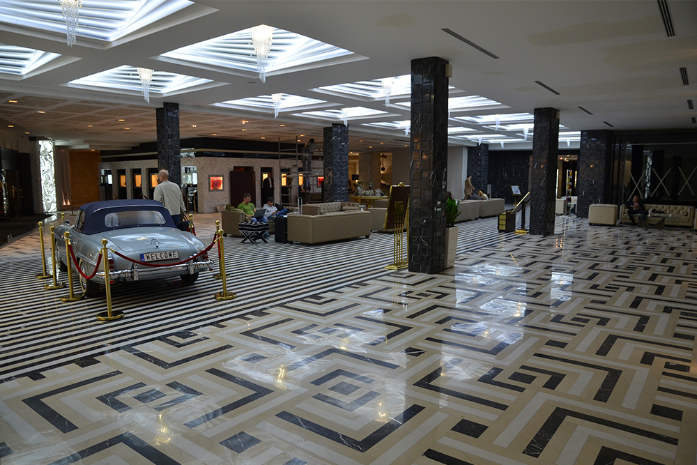 Rolls-Royce-ról még borzasztó hamburgert enni is finom 12