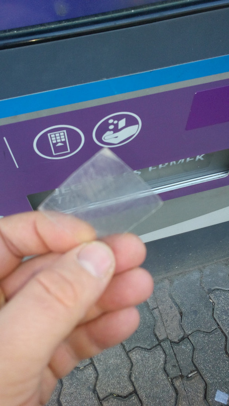 Ezzel az aljas trükkel lopnak meg a jegyautomatánál 1 Ezzel az aljas trükkel lopnak meg a jegyautomatánál 1