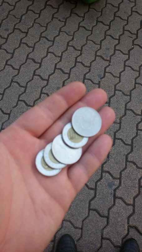 Ezzel az aljas trükkel lopnak meg a jegyautomatánál 3 Ezzel az aljas trükkel lopnak meg a jegyautomatánál 3