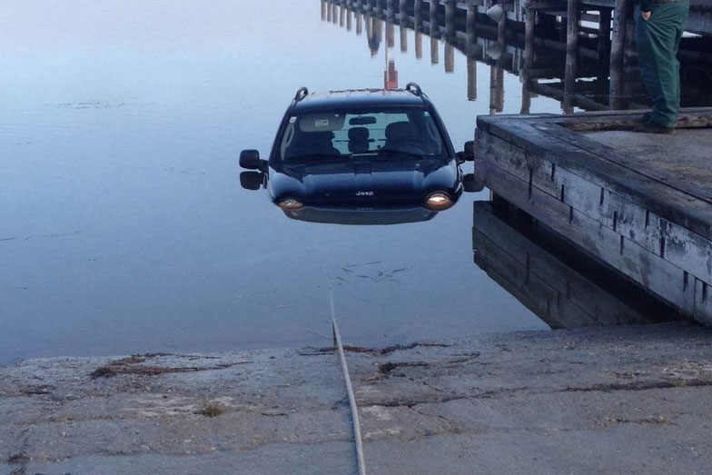 Becsúszott egy terepjáró a Fertő tóba – fotók 3