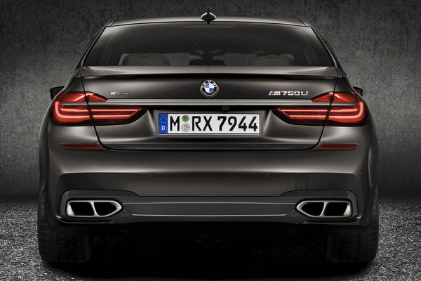 Ennél gyorsabb BMW 7-es nem volt még 9