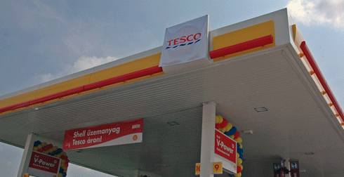 Palik László benzinkutasként 1